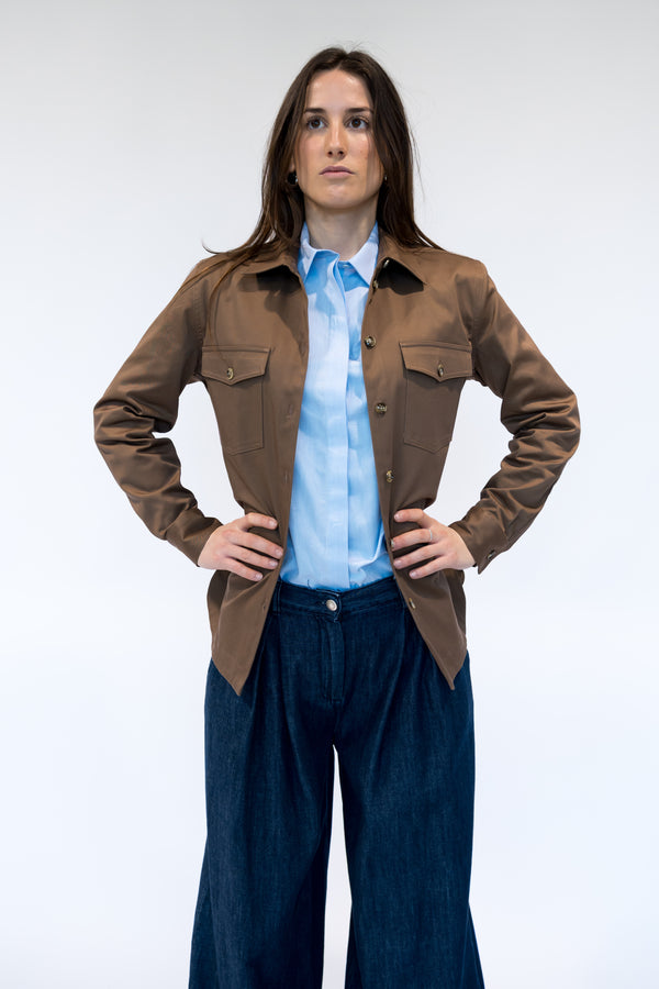 Overshirt tasche e bottoni.