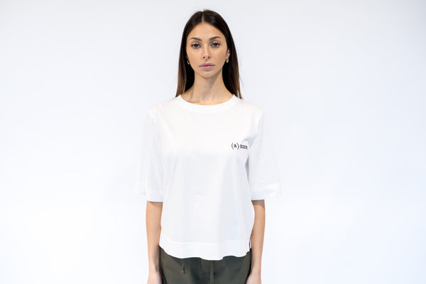 T-shirt ricamata