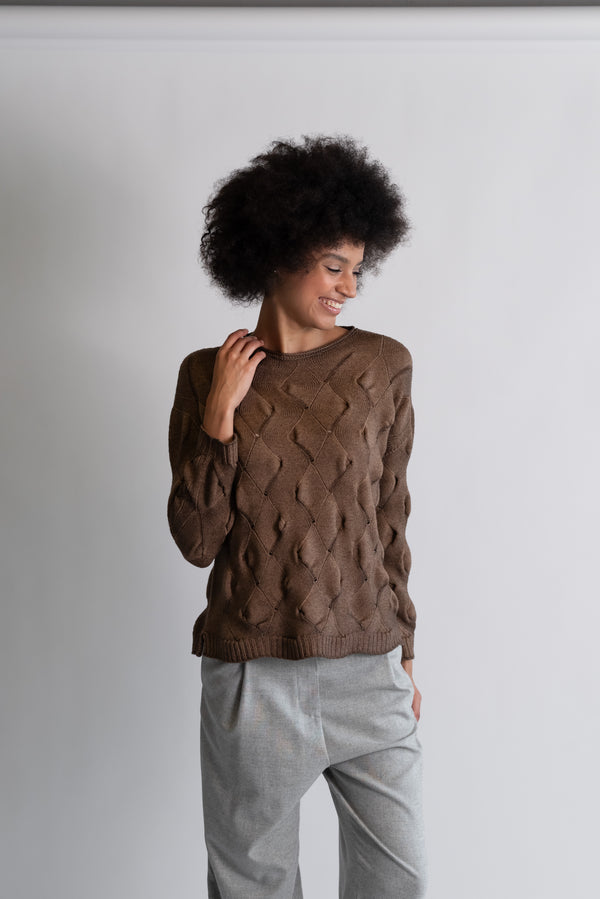 Maglione in lana a trecce.