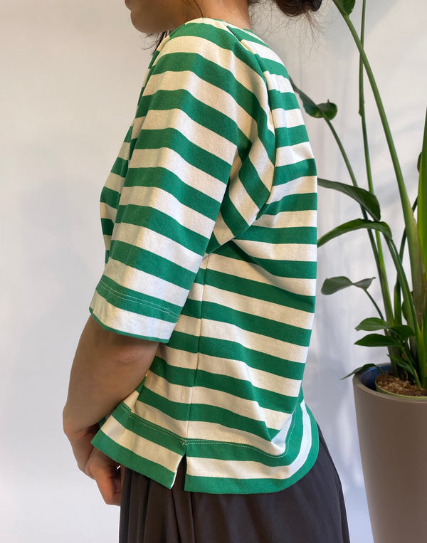 T-shirt manica gomito a righe colorate e tinta unita.